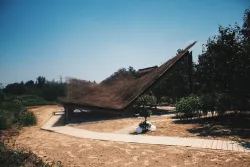 Wang Hui, Zhu Ning, Zhou Zhengxu, Guo Yong, Guo Yuqi, Ji Ruochen, Lei Yuxin, Cao Yuxuan, Mao Yu, Guo Hao, Kong Chuihan, Alenka Fikfak, Aleš Švigelj, Marko Lazić, Lanlan Wei, Jan Barič, Zala Bokal, Zala Koleša, Katarina Kuk, Jaka Veber, Arian Todorović - Med nebom in zemljo